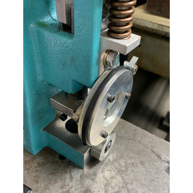 RUOFF NOTCHER Automatic Power Notcher with Non-Marring Feed Wheel - Image 2